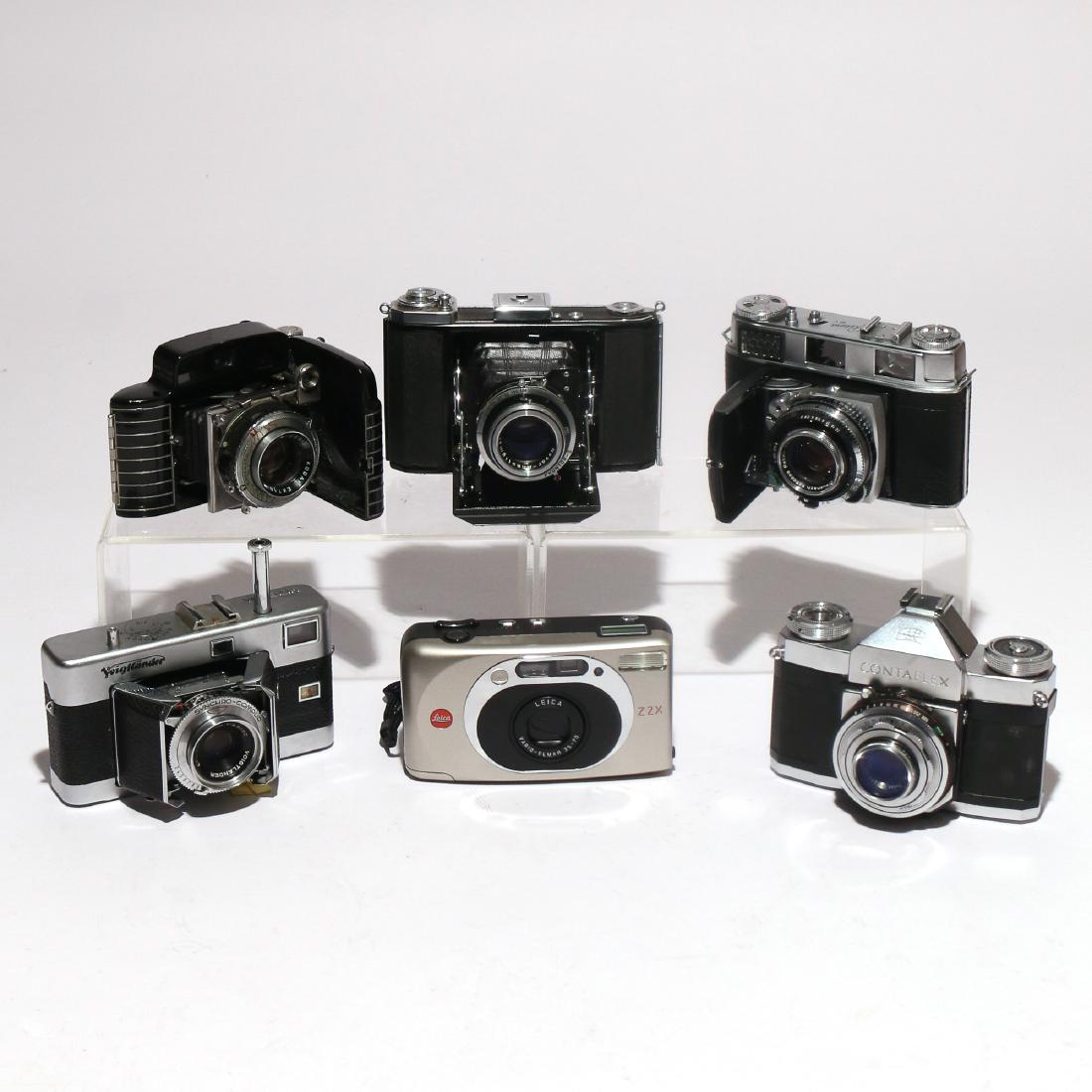 COLLECTION OF TRAVEL & LAND CAMERAS: Including:_x000D_ â€¢ an early Kodak Bantam Special;_x000D_ â€¢ a Zeiss Ikon Contaflex with leather case;_x000D_ â€¢ a Zeiss Ikon with case;_x000D_ â€¢ a Kodak Retina Reflex with leath