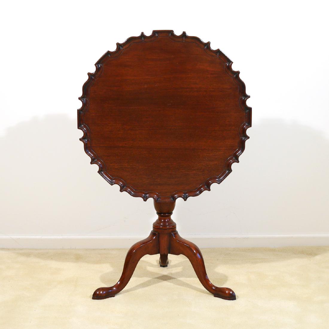 MAHOGANY PIE-CRUST TEA TABLE: with pie-crust top and urn-form standard over a tripod base h. 26-1/2 dia. 27 in.