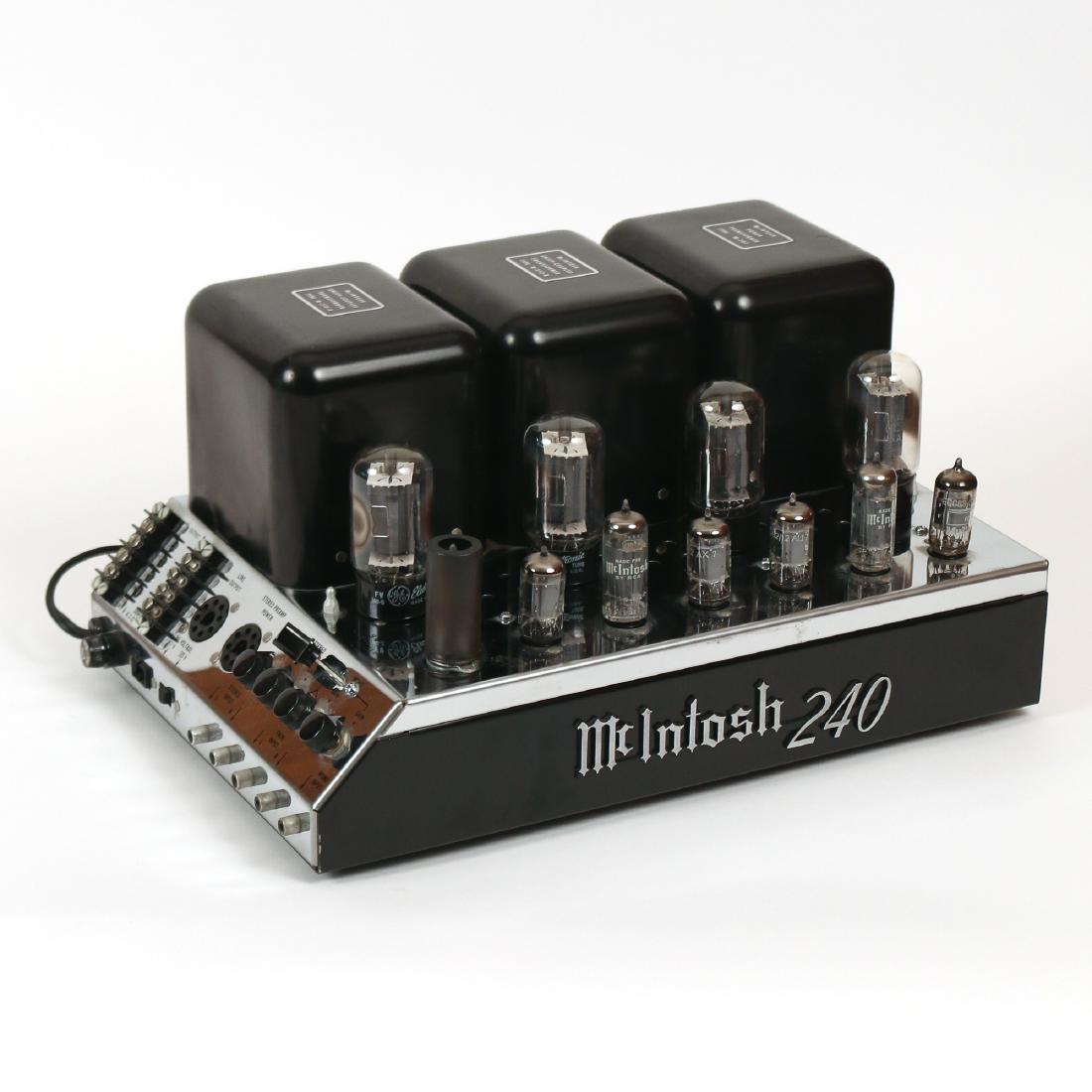 McINTOSH MODEL MC240 STEREO AMPLIFIER (1 of 5)