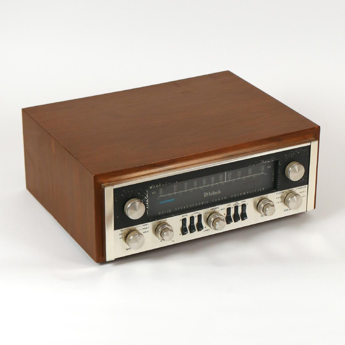 McINTOSH STEREO TUNER PRE-AMPLIFIER (1 of 6)