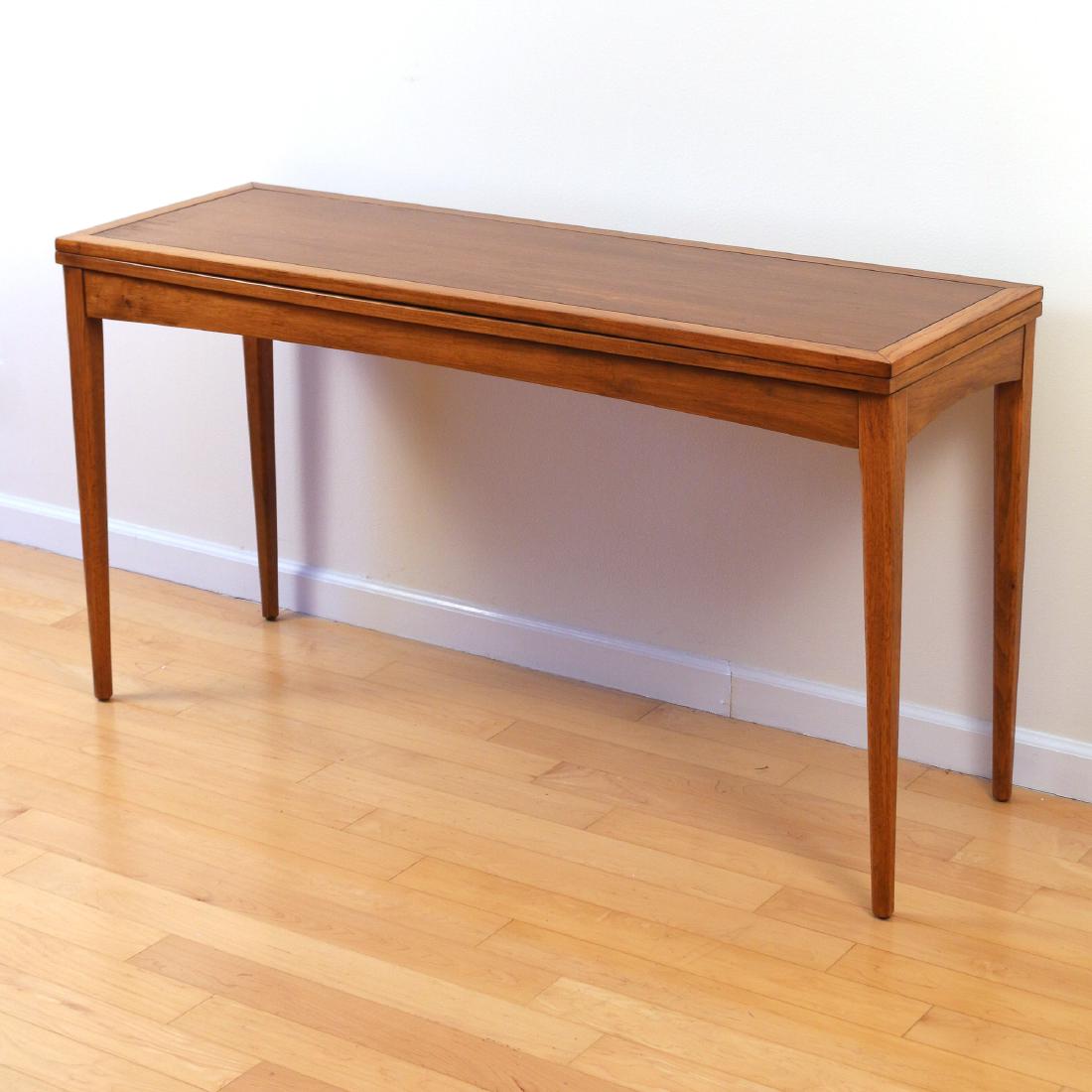 FLIP TOP SIDE TABLE (1 of 3)