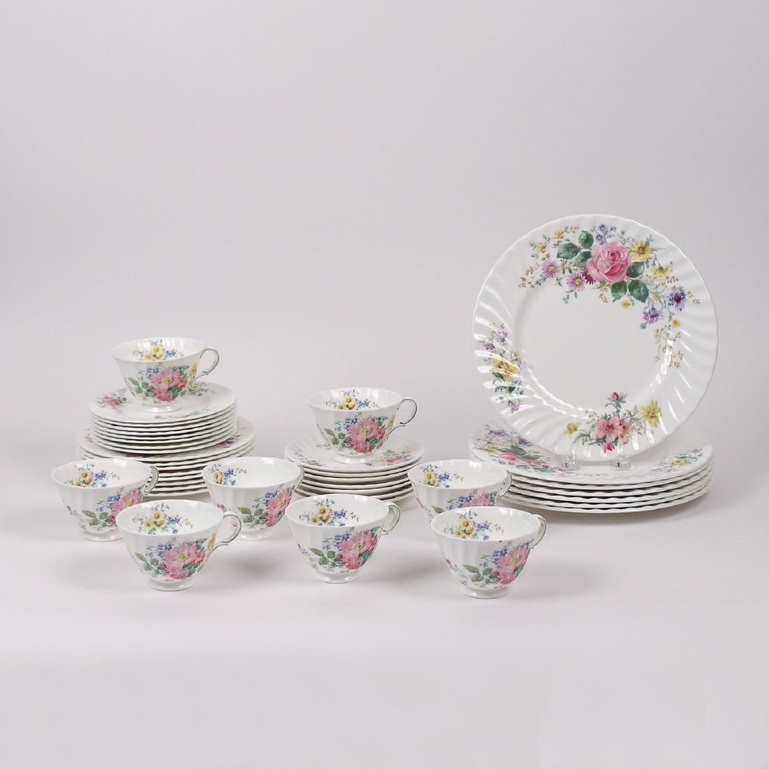 (40pc) ROYAL DOULTON CHINA SERVICE (1 of 2)