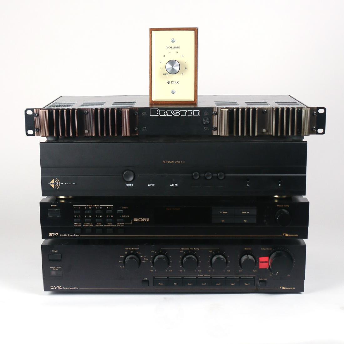 (4pc) VINTAGE STEREO EQUIPMENT (1 of 7)
