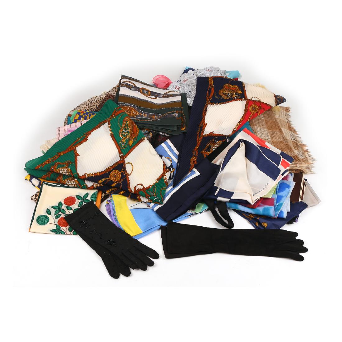 (30pc+) EXTENSIVE COLLECTION OF SCARVES (1 of 13)