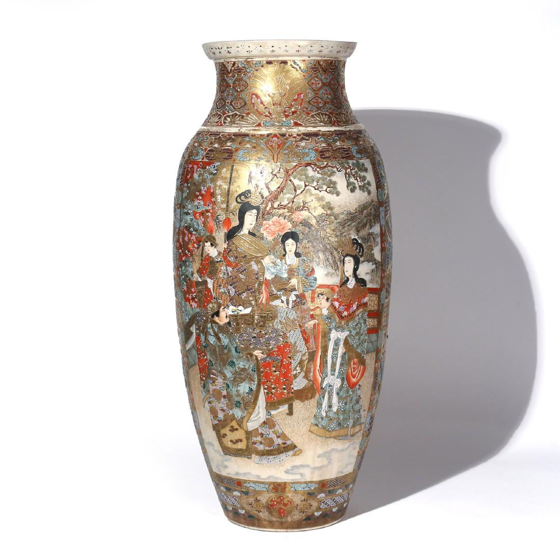 LARGE SATSUMA VASE, MEIJI PERIOD (1 of 10)