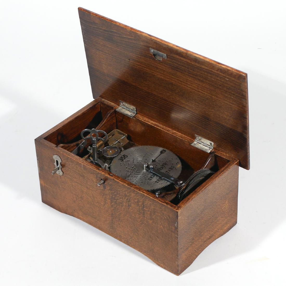 OAK CASED MUSIC BOX (1 of 2)