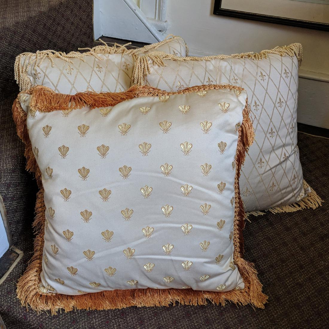 (4pc) PILLOWS & OTHER (1 of 4)