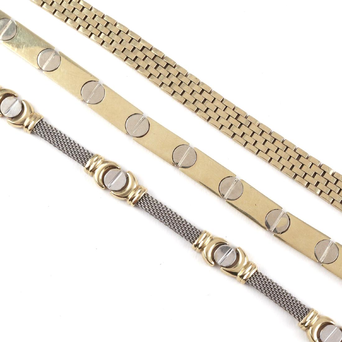 (3pc) 14k GOLD LINK BRACELETS: Including; an Italian tread link bracelet marked with a 'B' in a circle (7-1/2 in., 18.0g), and Italian pattern and flat link bracelet (7 in., 10.1g), and a similar Italian pattern and mesh bracelet (