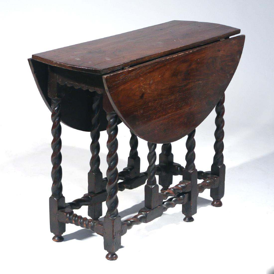 WILLIAM & MARY OAK GATE LEG TABLE (1 of 5)