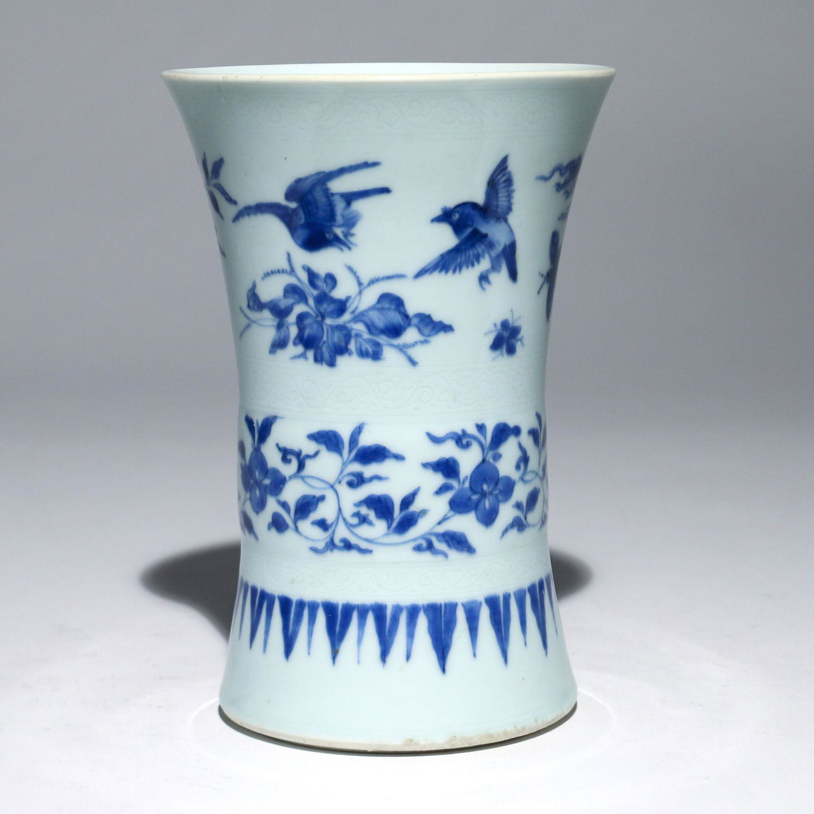 CHINESE TRANSITIONAL PERIOD PORCELAIN VASE (1 of 9)