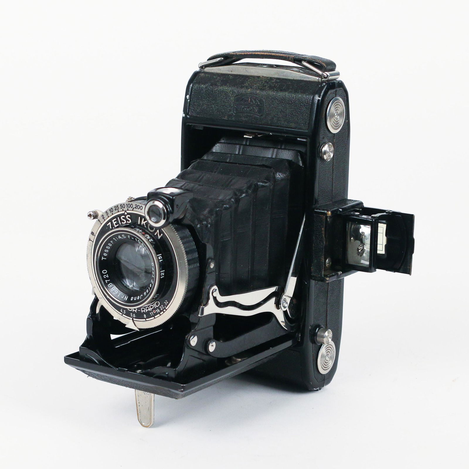 ZEISS IKONTA COMPUR RAPID FILM CAMERA, 520/2: a Zeiss Ikon Compur Rapid camera, No. 4090697 with a Carl Zeiss Jena Tessar 1:4,5 10.5cm lens, Nr. 1688720 h. 6-1/2 w. 3-3/4 d. 5-1/4 in. (open)