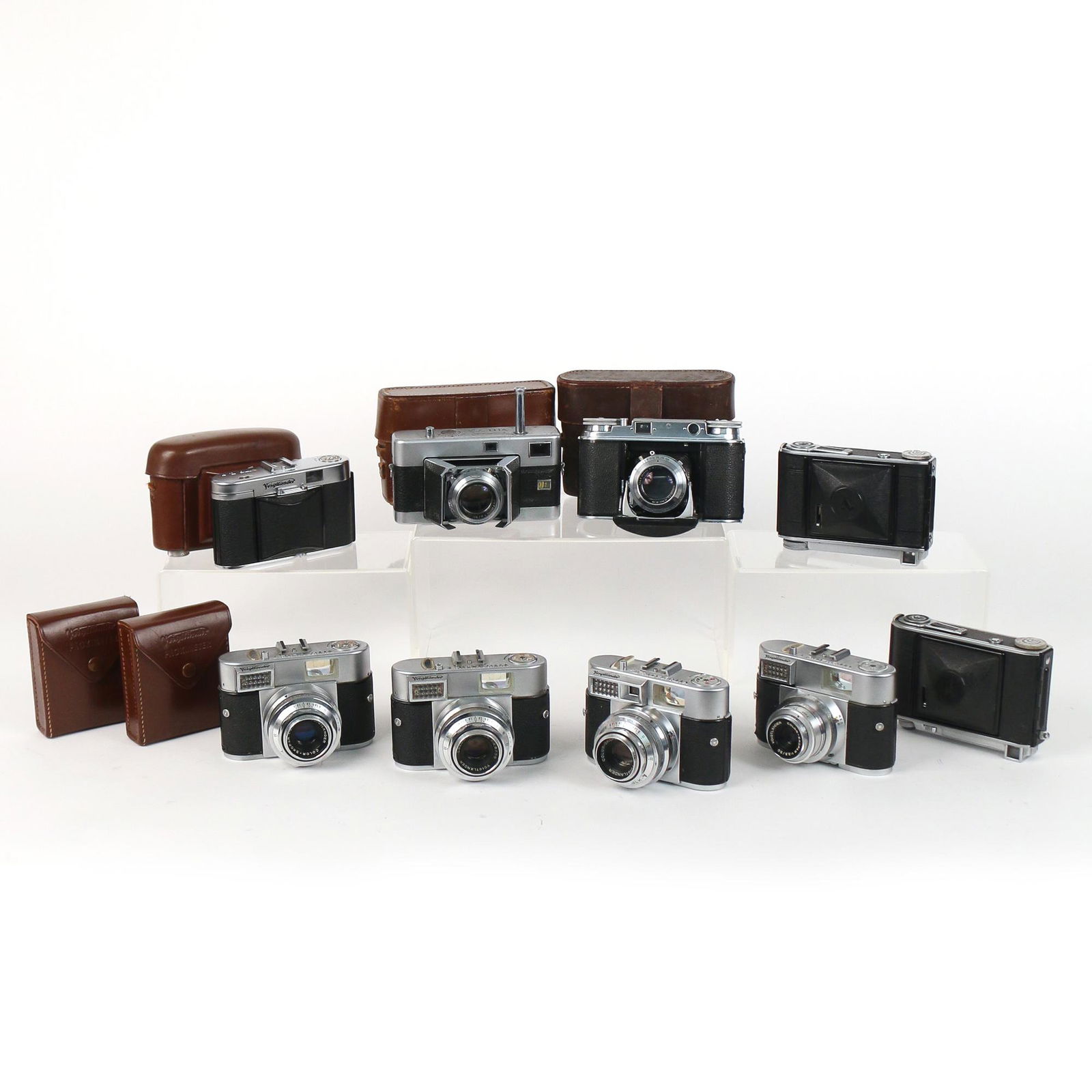 (11pc) VOIGTLANDER CAMERAS & ACCESSORIES: including three Vitomatic I cameras; one Vitomatic II cameras; two Bessa 66 cameras; one Vitessa camera with case; one Vito II a camera with case; one Vito III camera; and two Proximeter cases h. 3-3/