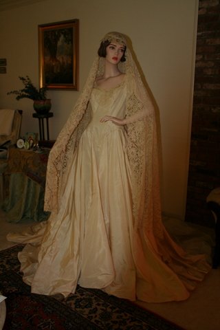 E. 20TH C. COTTON LACE WEDDING VEIL & DRESS