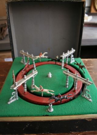 LATE 19/E. 20TH C. BOXED FRENCH RACEHORSE GAME