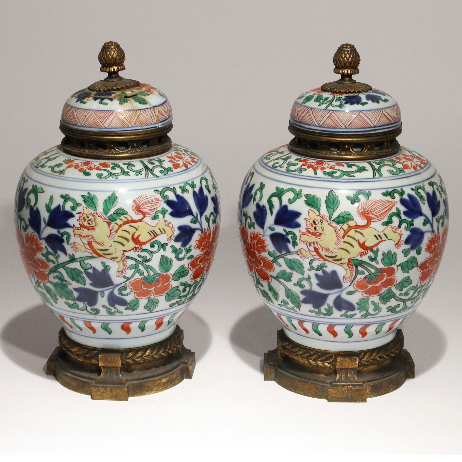 PAIR CHINESE WUCAI PORCELAIN POTPOURRI JARS (1 of 5)