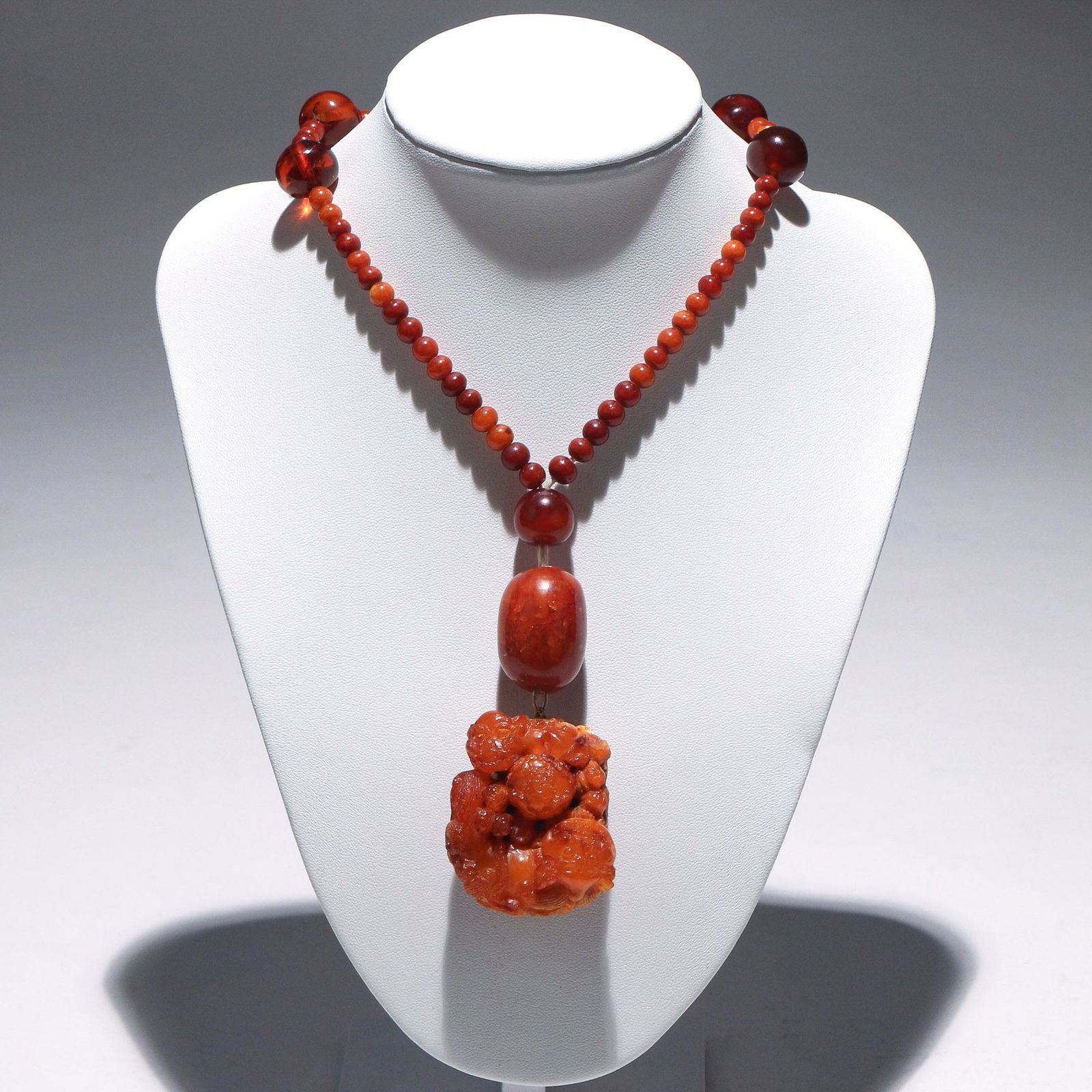 CHINESE CARVED AMBER NECKLACE & PENDANT (1 of 4)