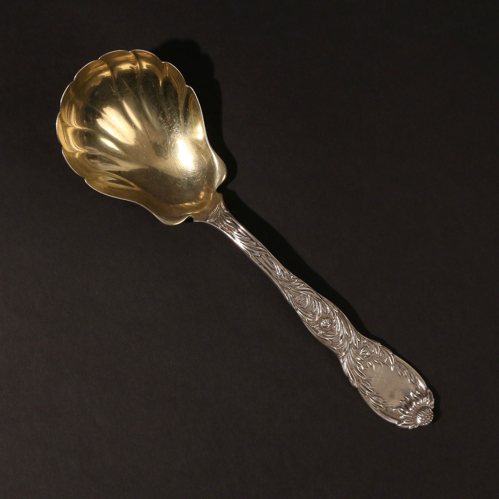 TIFFANY & Co. STERLING CHRYSANTHEMUM BERRY SPOON (1 of 4)