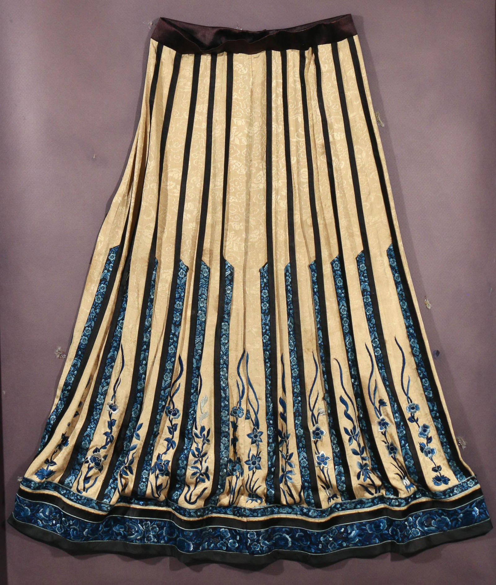 CHINESE EMBROIDERED SILK SKIRT (1 of 7)