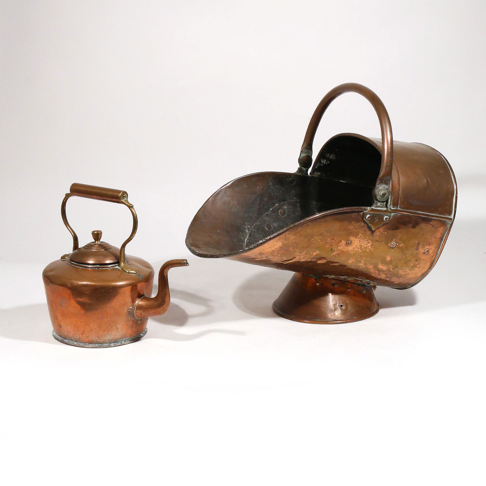 (2pc) COPPER COAL SCUTTLE & TEAPOT (1 of 5)