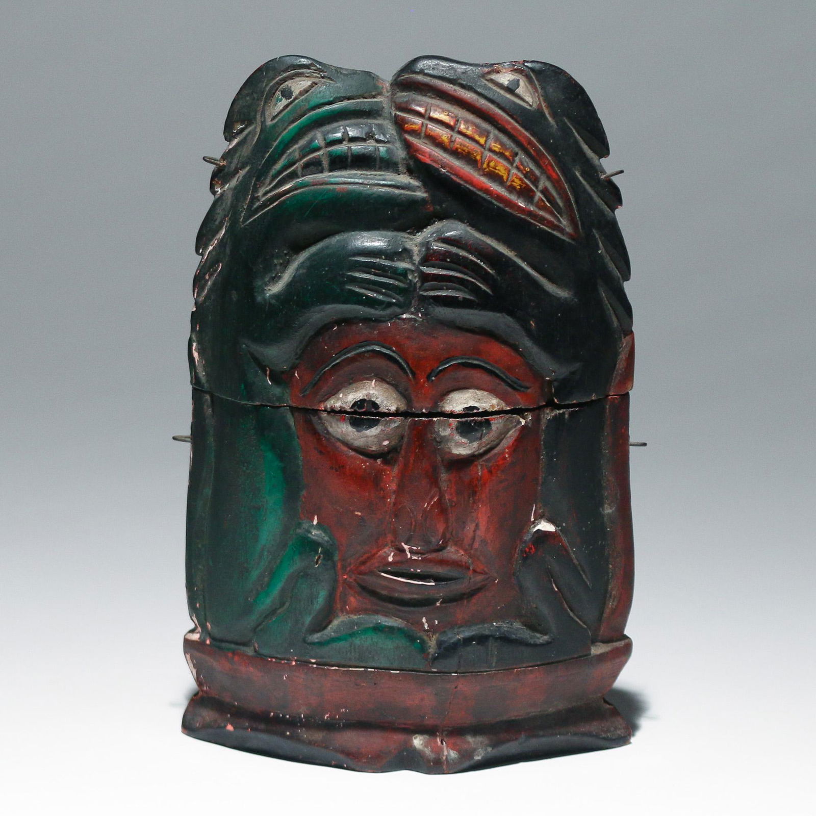 POLYNESIAN POLYCHROMED & CARVED CARRYING BOX (1 of 4)