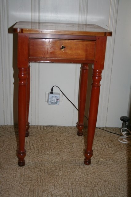 19TH C. AMER. 1 DRAWER CHERRY WOOD STAND W/NOTCHE