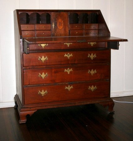 E. 19TH C. AMER. CHIPPENDALE-STYLE SLANT LID DESK