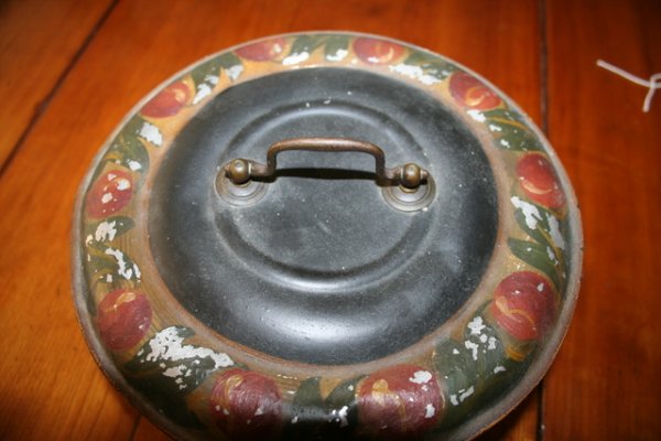 TOLE PAINT DECORATED SPICE BOX, H.4", DIA. 9", MI - 3