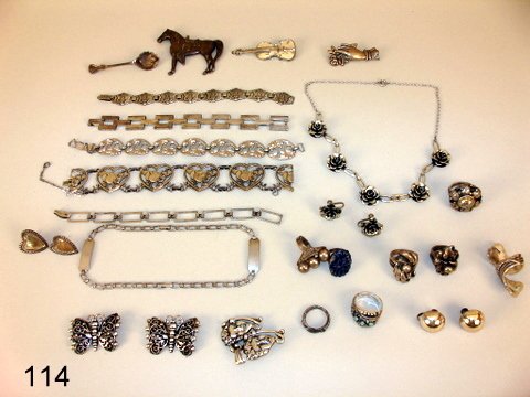 LOT STERLING SILVER LADIES JEWELRY: 7-LINK BRACELETS; 7-PINS, INCL.: HORSE FORM, VIOLIN, SPOON, LADIES HAND, 2-BUTTERFLIES & FEMALE HEADS SIDE -BY- SIDE; 8-LADIES RINGS; NECKLACE & EARRINGS; 2-PR. EARRINGS