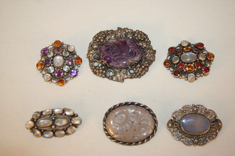 6 STERLING SILVER BROOCHES: 6 STERLING SILVER BROOCHES: MUTTON FAT JADE; 2-MOONSTONE; CRVD. AMETHYST & 2-MULTICOLOURED