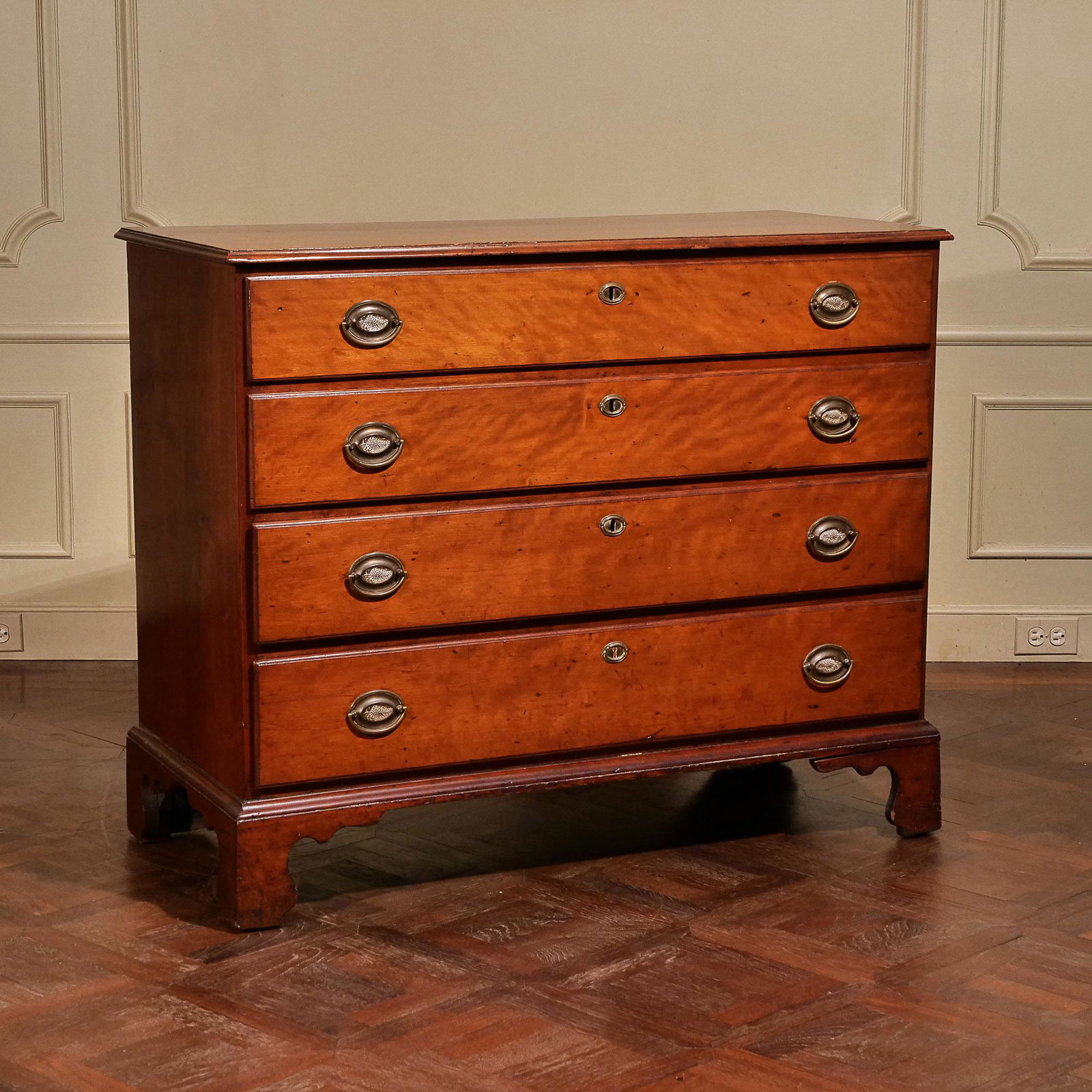 ANTIQUE AMERICAN FOUR DRAWER CHEST (1 of 11)