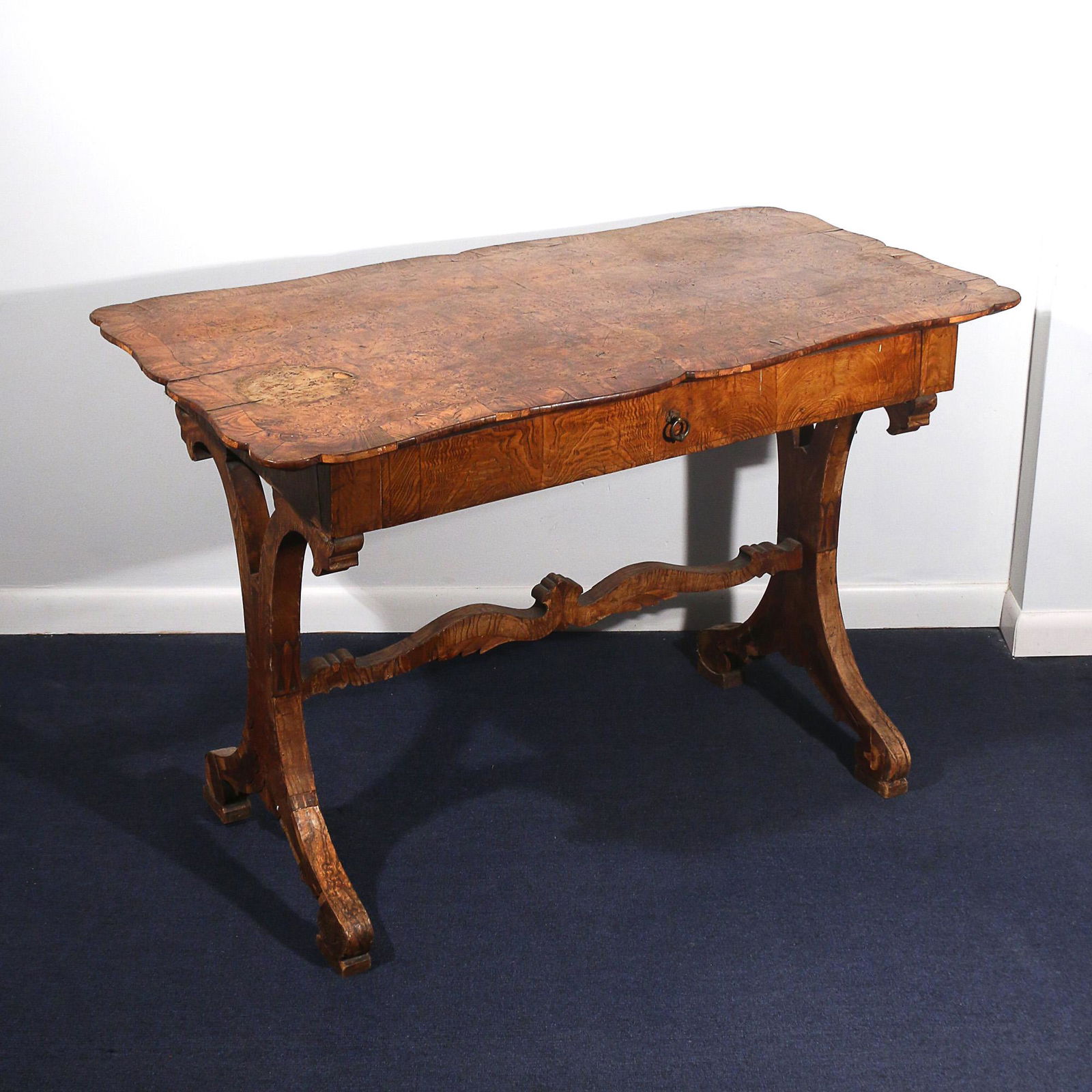 18th C. ITALIAN BURLWOOD VENEER CENTER TABLE (1 of 16)