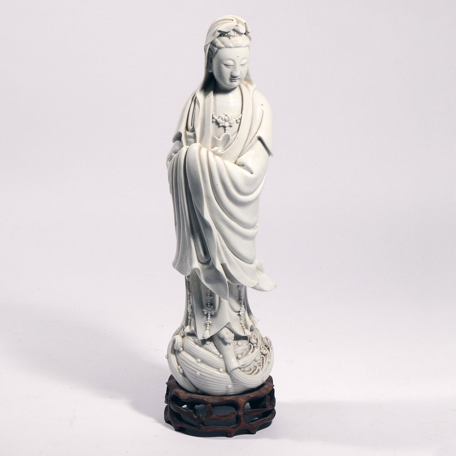 EARLY CHINESE DEHUA PORCELAIN GUANYIN (1 of 8)