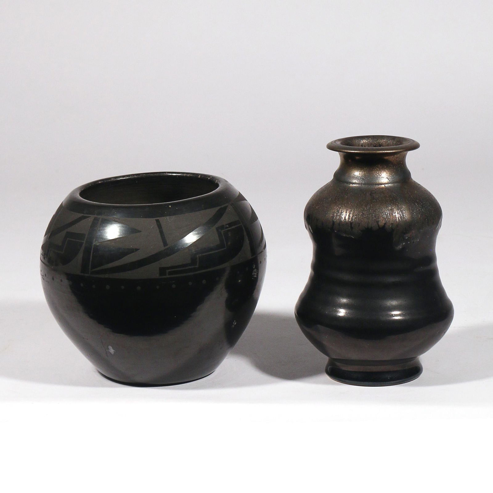 (2pc) SOUTHWEST AMERICAN POTTERY VASES (1 of 9)