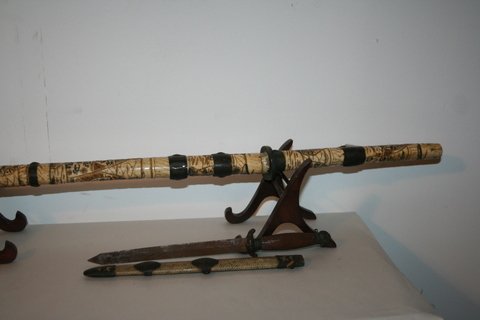 433) CHINESE SWORD AND DAGGER: SWORD SCABBARD POLYCHROMED BONE, MISSING POMMEL; DAGGER WITH SHAGREEN SCABBARD; OVERALL KATANA L: 33.5"; BLADE L: 17.75"; OVERALL DAGGER L: 12"; BLADE 6.5"