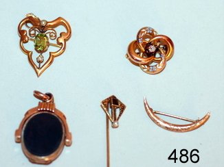 486) LOT LADIES & MEN'S ANTIQUE JEWELRY: STICKPIN: W/ SEED PEARL & SM GREEN STONE, VICT. SM. 14KYG CRESCENT PIN; 9KYG WATCH FOB LOCKET W/HARD STONES; 10KYG BOW NOT PIN W/SM. DIAMOND & ENAMELLING; VICTORIAN GOLD CARTOUCHE-SHAPED PIN/PENDANT W/PALE GREE