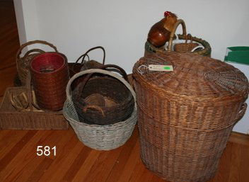 581) GROUP OF 25 DECORATIVE BASKETS