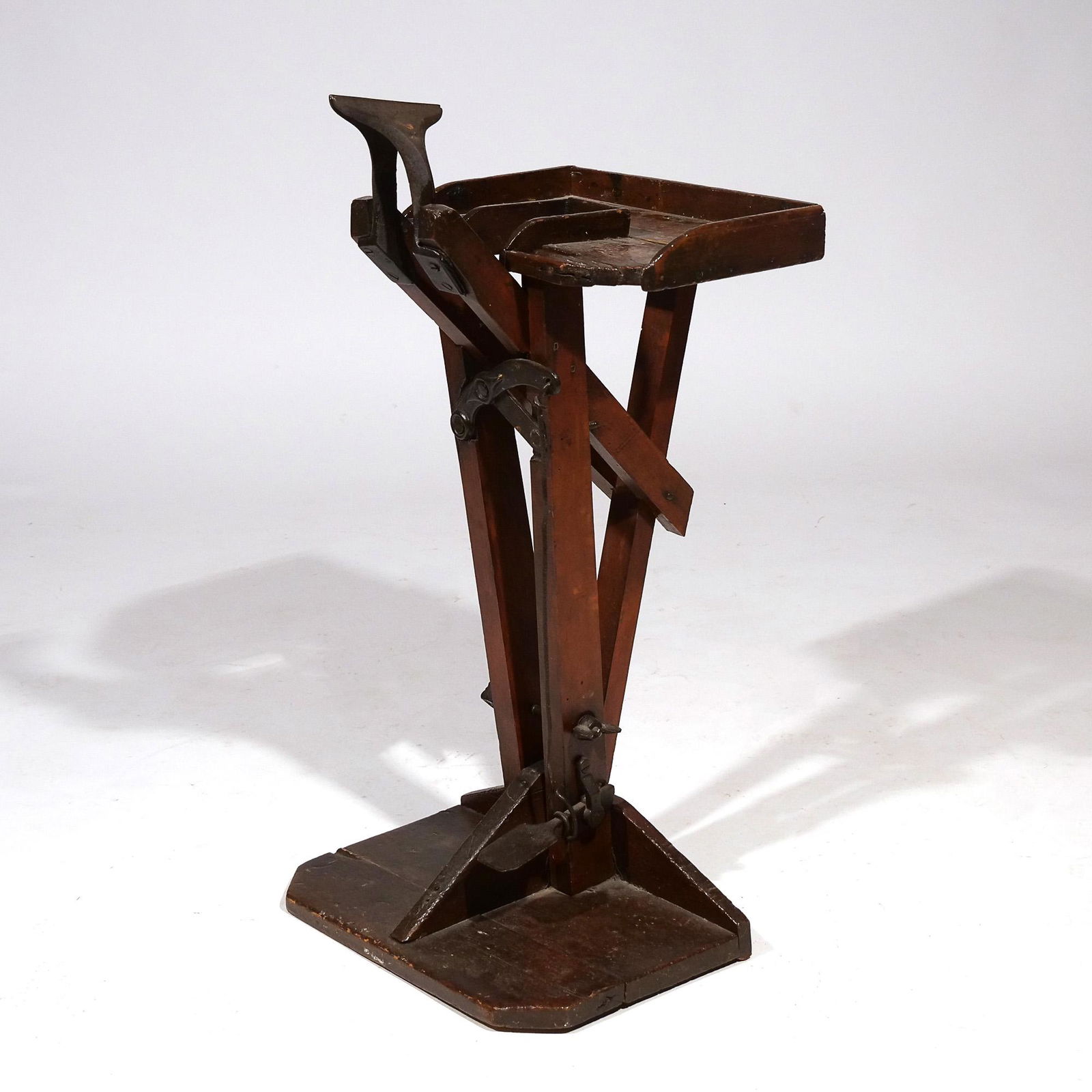 ANTIQUE PRIMITIVE SADDLER'S VICE (1 of 7)