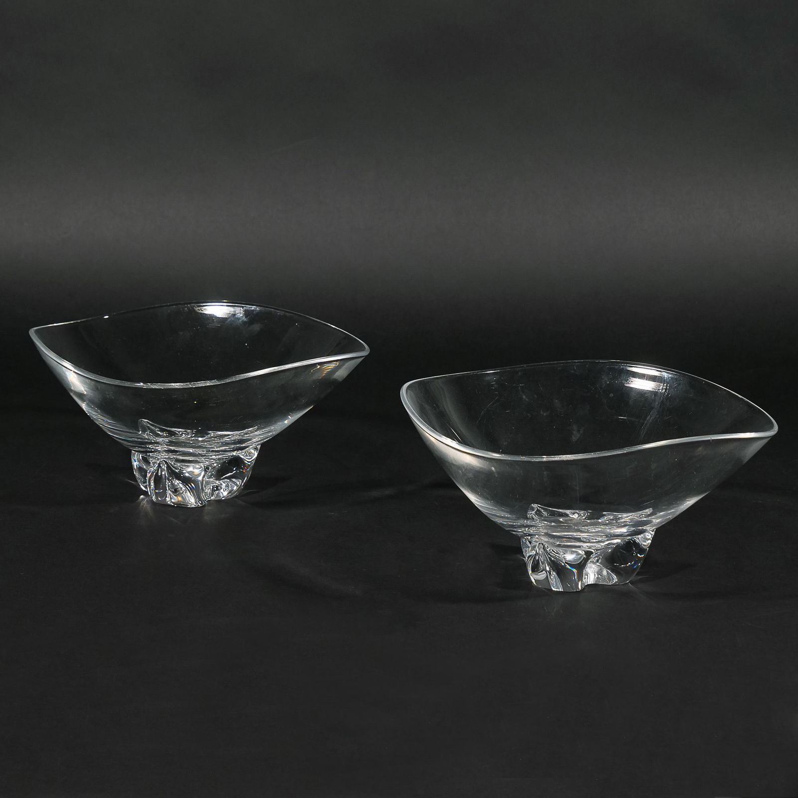 PAIR STEUBEN CRYSTAL GLASS BOWLS (1 of 5)