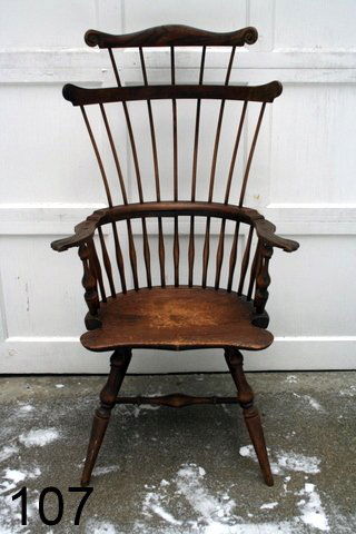 107) WALLACE NUTTING WINDSOR ARMCHAIR, W/COMB BACK, : W/PARTIAL LABEL, COND.: MISSING PART KNUCKLE HAND HOLDS, SH. 18", H. 48 1/2", W. 26"
