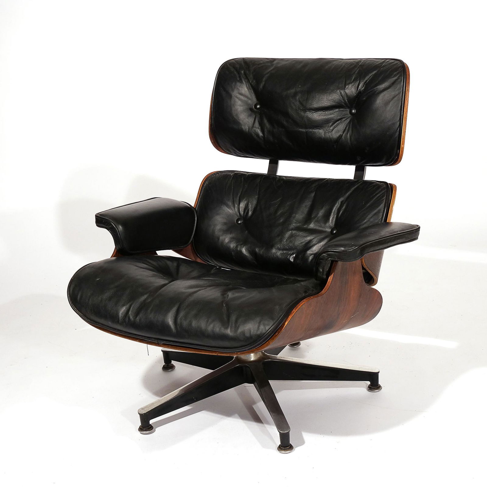 EAMES LOUNGE CHAIR (1 of 7)