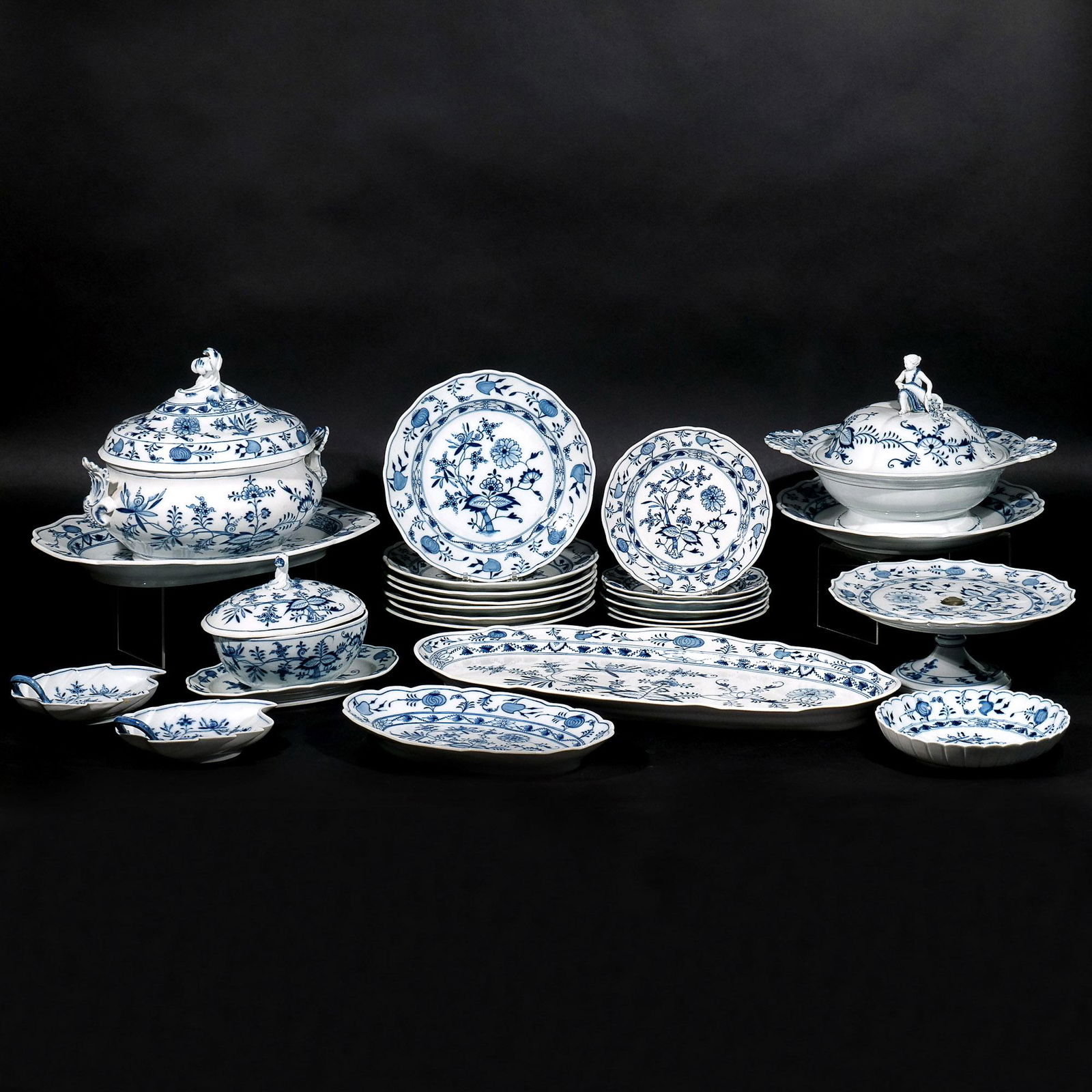 (24pc) MEISSEN "BLUE ONION" DINNERWARE (1 of 15)