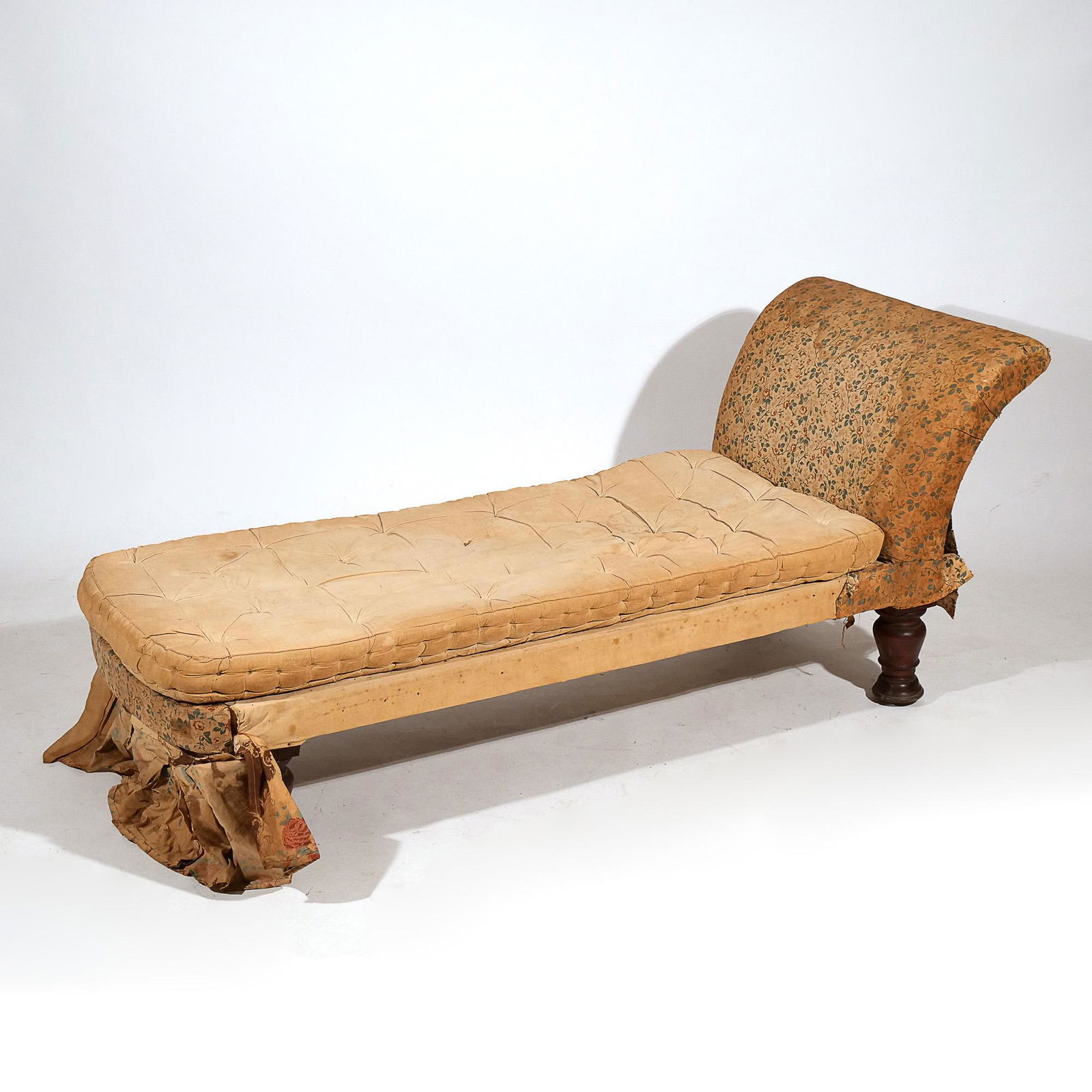 AMERICAN DAYBED of SMALL SIZE, EARLY 19th CENTURY (1 of 20)