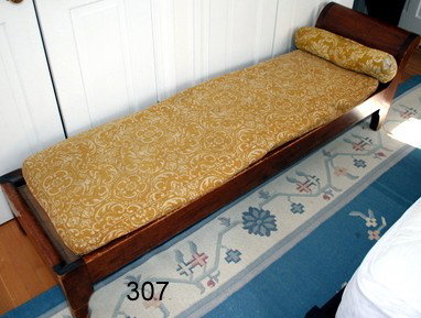 307) E. 19TH C. COUNTRY FRUITWOOD DAY-BED, POSSIBLY AM: AMER. HAVING SLEIGH BED-STYLE, HEADBOARD, ORIGINAL TICKING & SPLATS