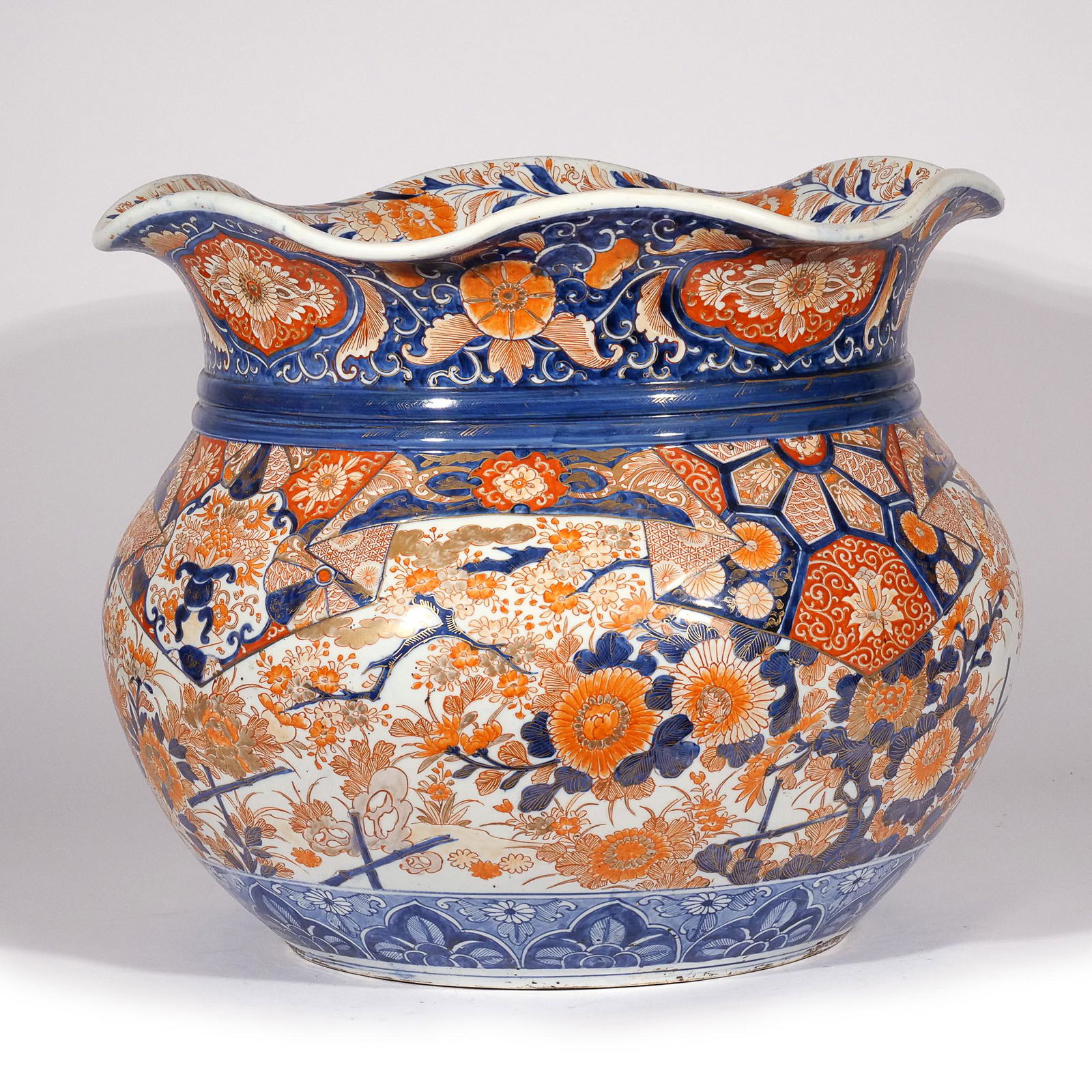 LARGE EDO PERIOD IMARI PORCELAIN BASIN (1 of 13)