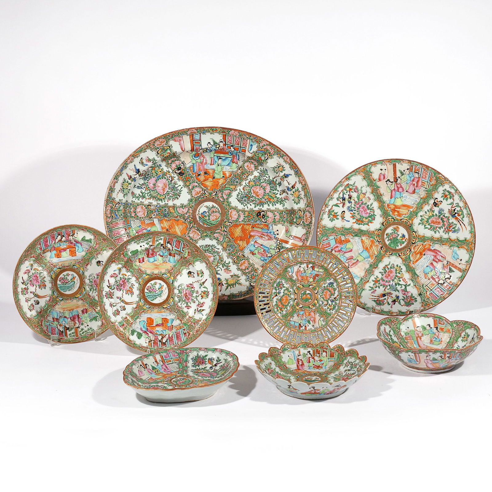 (8pc) CHINESE EXPORT ROSE MEDALLION SERVING ITEMS (1 of 14)