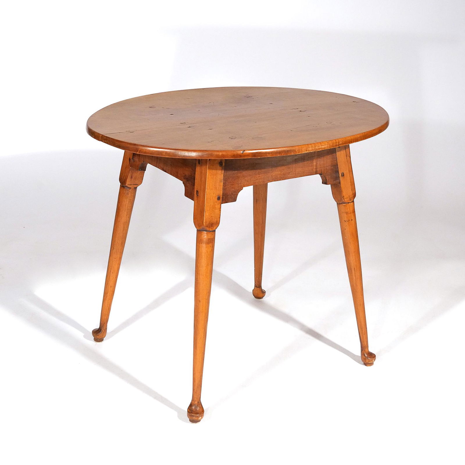 18th CENTURY MAPLE & TIGER MAPLE OVAL TAVERN TABLE: Having splayed round tapering legs ending in pad feet h. 26-1/2 w. 32 d. 23-3/4 in. Provenance: Descended through a Bedford, NY estate [In Situ Item] This item will not be on display in our saleroom d