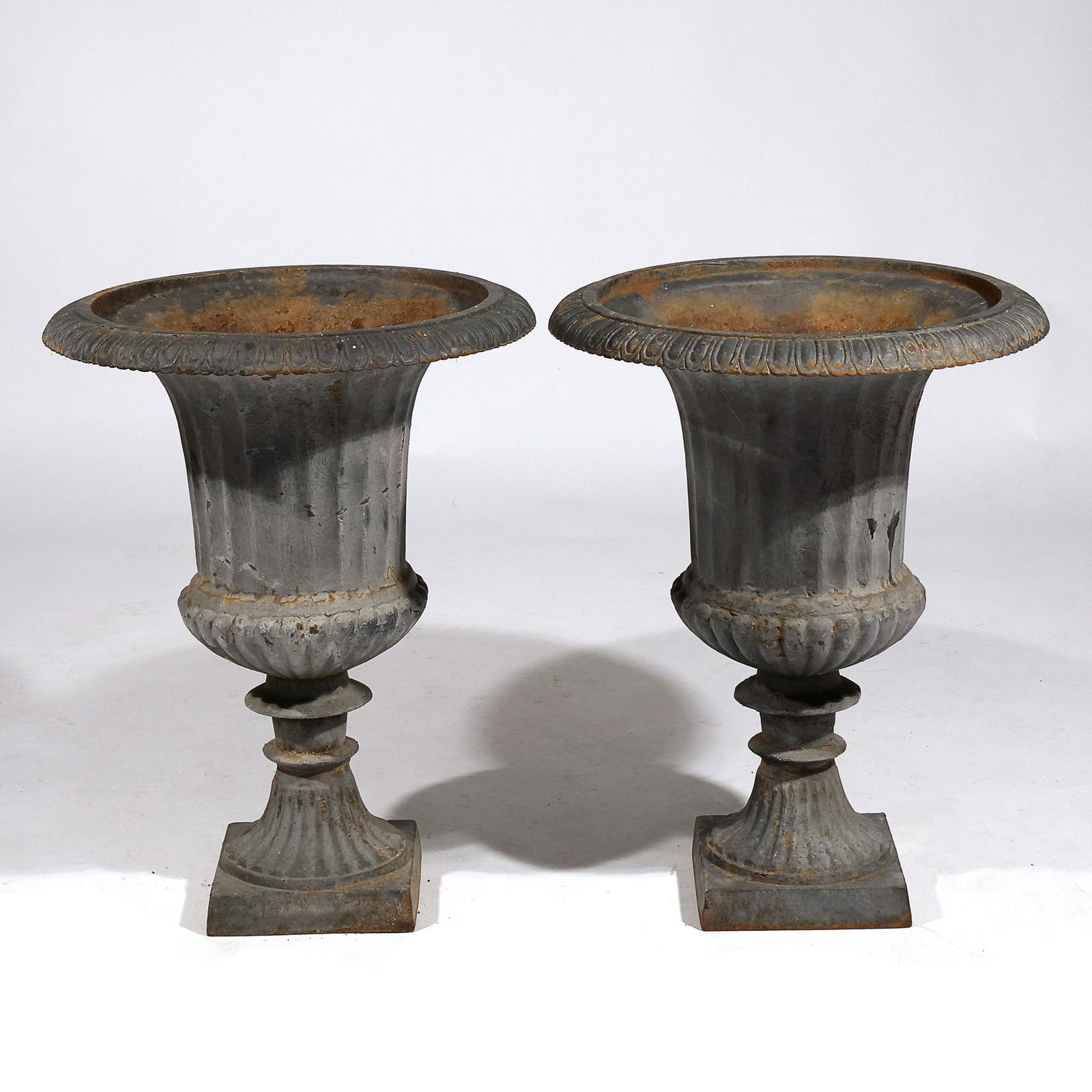 PAIR NECOLASSICAL STYLE IRON GARDEN URNS (1 of 7)