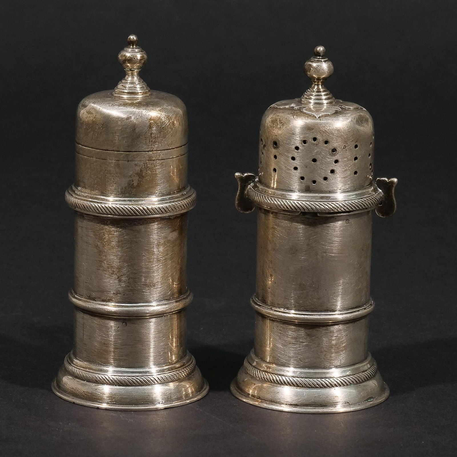 NEAR PAIR ENGLISH SILVER PEPPER MILL & SALT CELLAR (1 of 9)