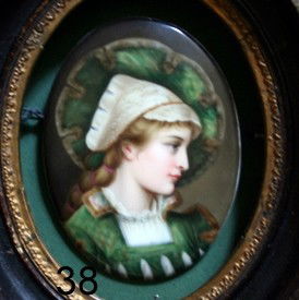 38) KPM-STYLE PORCELAIN OVAL PLAQUE : OF A YOUNG WOMAN IN ELIZABETHAN STYLE DRESS W/WIDE BRIM HAT, 4 ¼ X 3 ¼"