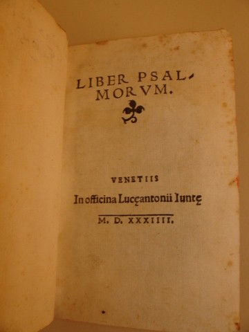 338) 2-16C. BOOKS: LIBER PSAL MORVM, VELLUM, D. 1534;: 2ND MARCI TVL-LII CIC ERONIS DE PHILOSOPHIA, 1560, BOTH 32MO,